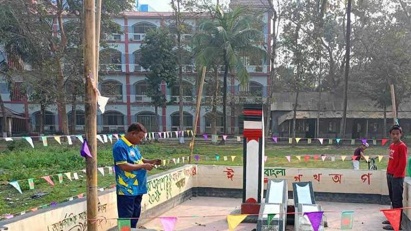 চৌদ্দগ্রামে শহীদ মিনার ভাঙচুর